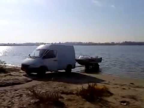 Спуск лодки на воду